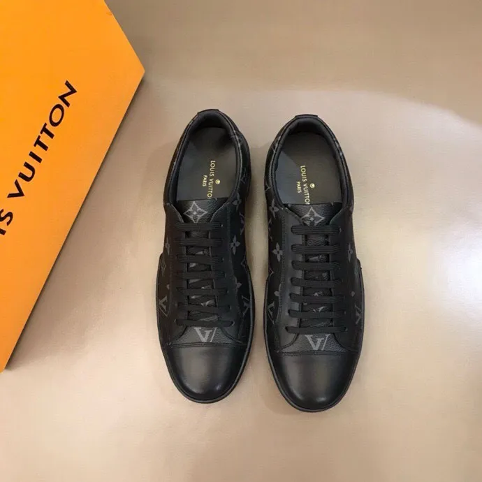 Ex-factory price: 400💰🇮🇹LV top purchasing agent🔍🔍men's🚹 counter sales simultaneously, code number: 38-44#, 🇮🇹Special printing imported from Italy with imported cowhide, all imported Yangli, 💪💪, a complete 1⃣️ to 1⃣️ replica 🇮🇹💪💪, ⚠Sole: Original sole provided by the original factory, exclusive molded sole for super comfort, ⚠Original factory follow-up goods, 🔍🔍high quality